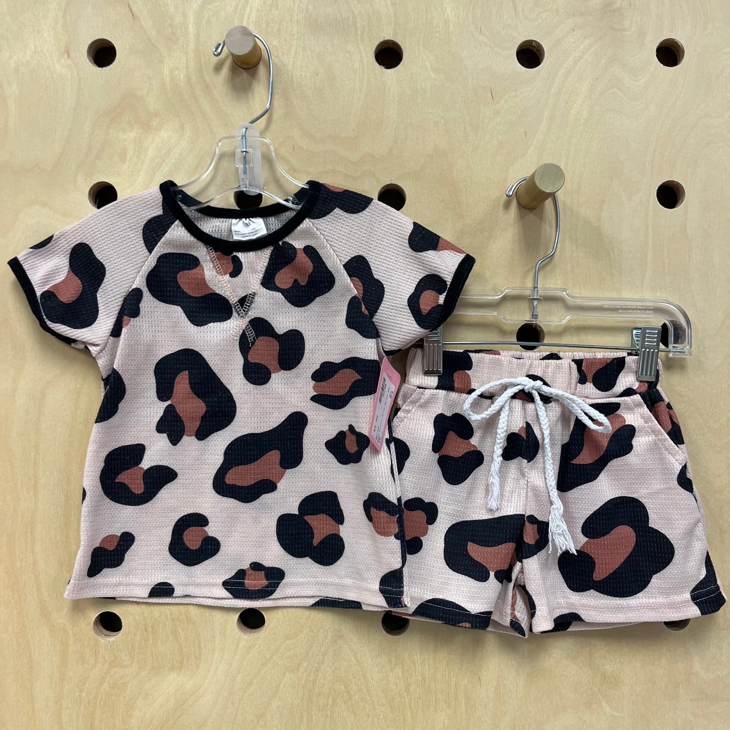 Pink Giraffe Print Waffle Set