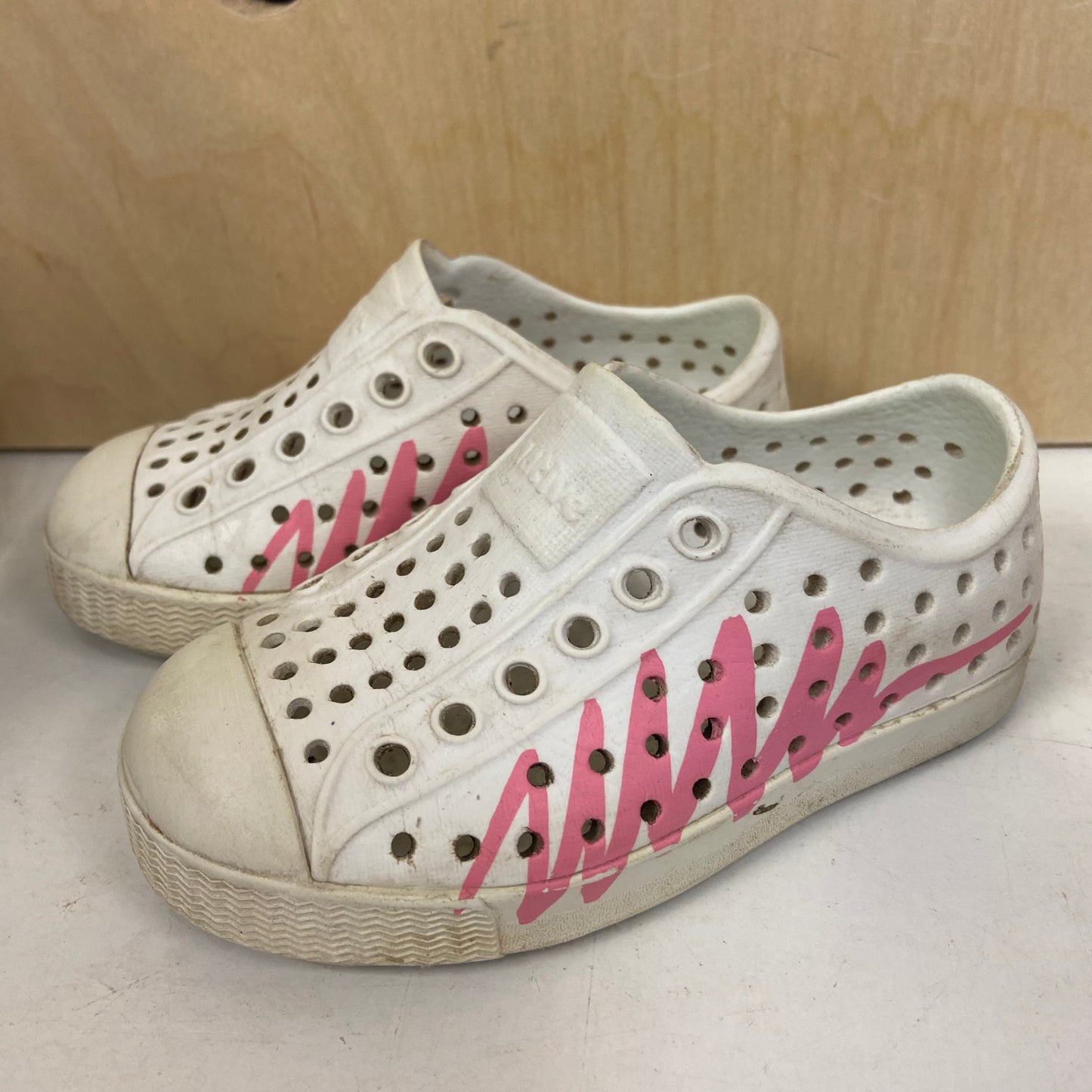 White + Pink Crayola Jefferson