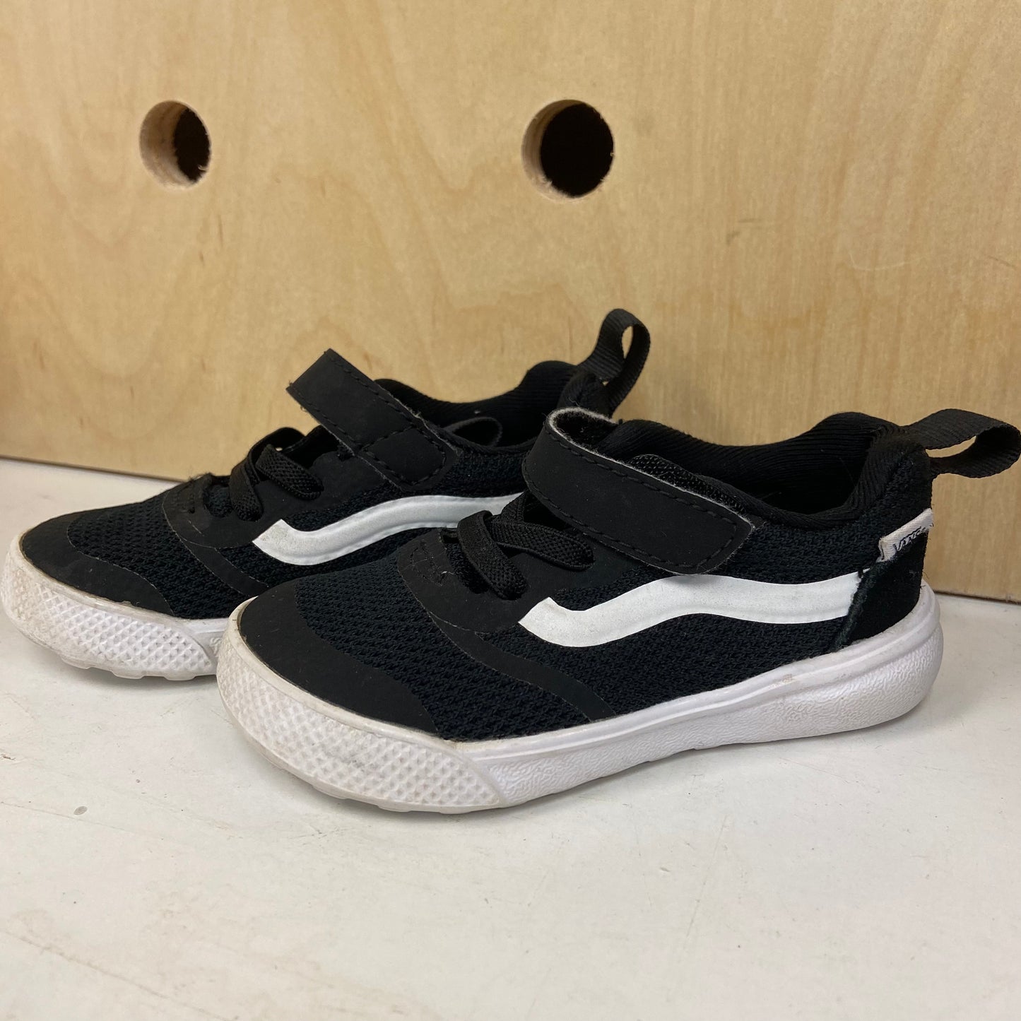Black Ultrarange Sneakers